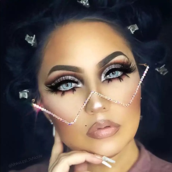 Avant Garde Crystal Triangular Frame Glasses - Picture 2 of 16